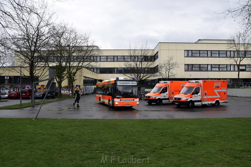 Einsatz BF Koeln Schule Burgwiesenstr Koeln Holweide P002.JPG - Miklos Laubert